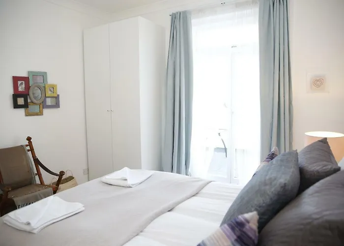 Beautiful One Bedroom Apartment Walking Distance To Paddington And Hyde Park