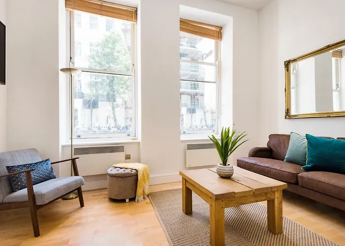 Stylish Hyde Park Apartment