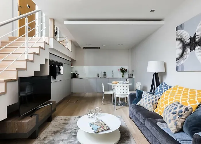 Luxury Modern Split Level 2Br Covent Garden Apt