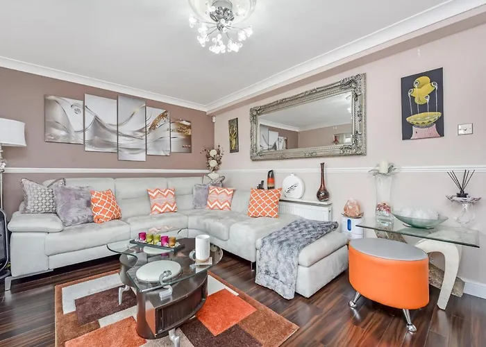 Docklands Stay, Room In Modern Spacious House - Near Excel Centre, City Airport, Uel,Sleeps 2