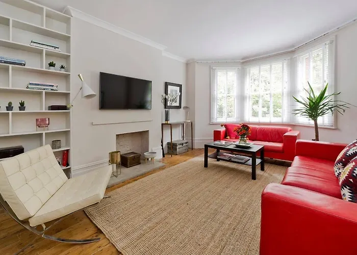 Gorgeous 3-Bed Garden Flat Beside Battersea Park