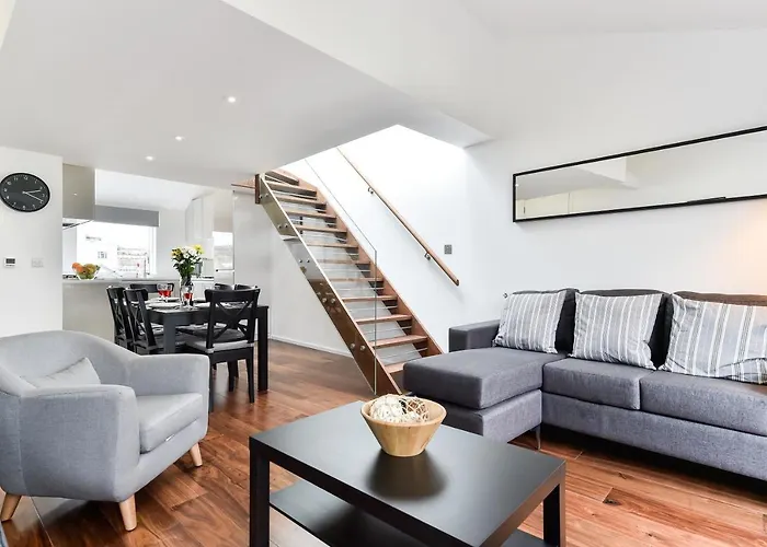 Tower Bridge City Apartments