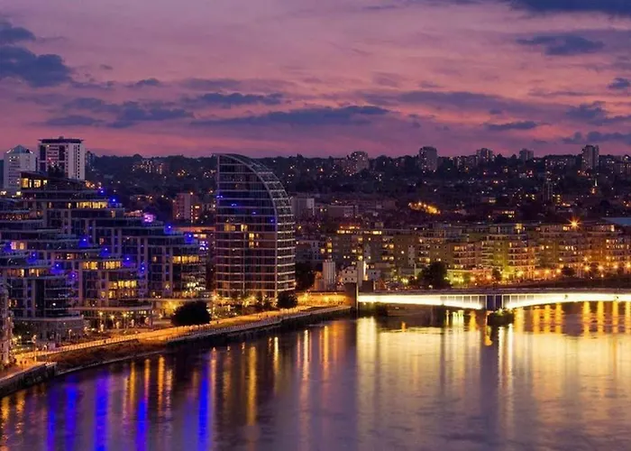 Battersea Reach Luxury Riverside Apartment