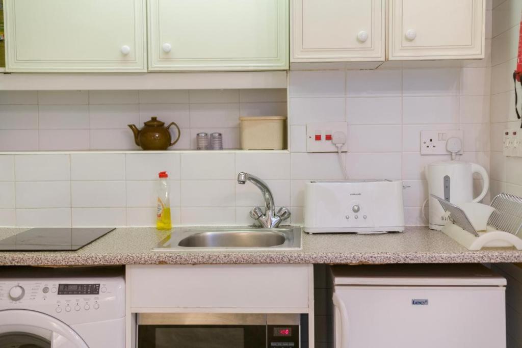Appartement Fabulous Split Level Studio Hyde Park H3 *