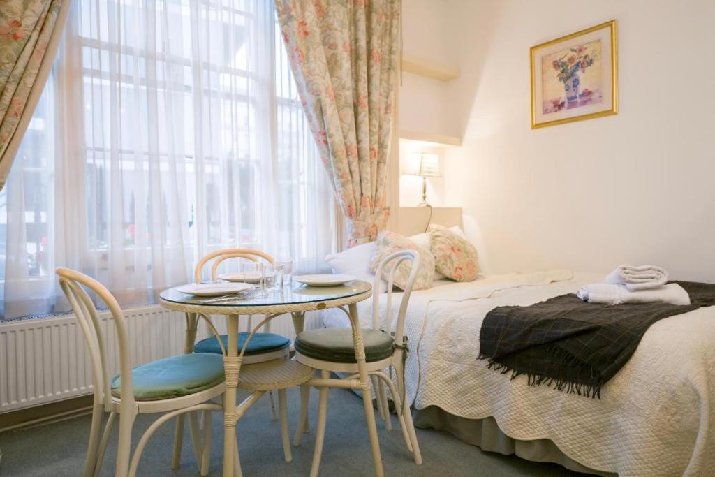 Fabulous Split Level Studio Hyde Park H3 * Londen