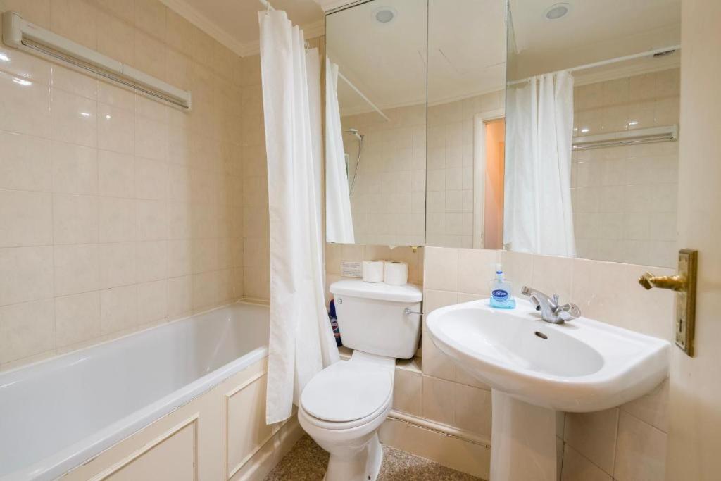 Fabulous Split Level Studio Hyde Park H3 Appartement