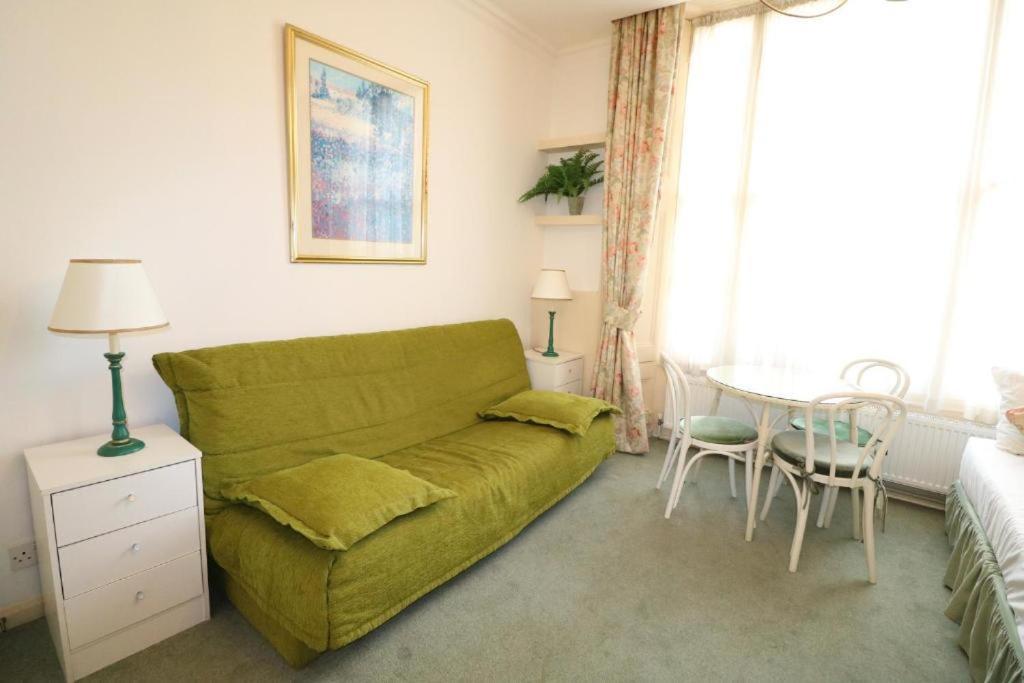 Apartment Fabulous Split Level Studio Hyde Park H3 *