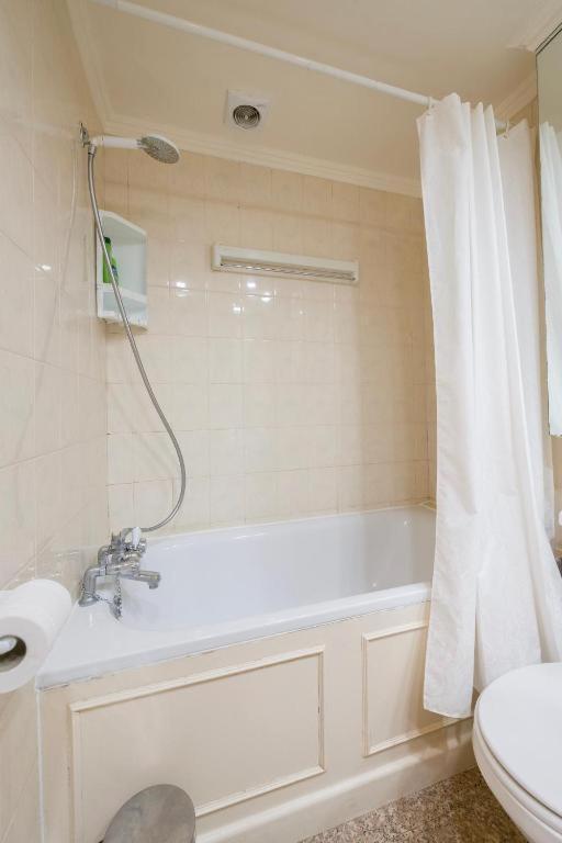Appartement Fabulous Split Level Studio Hyde Park H3 *