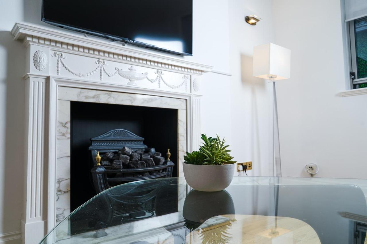 Apartment In Bond Street London