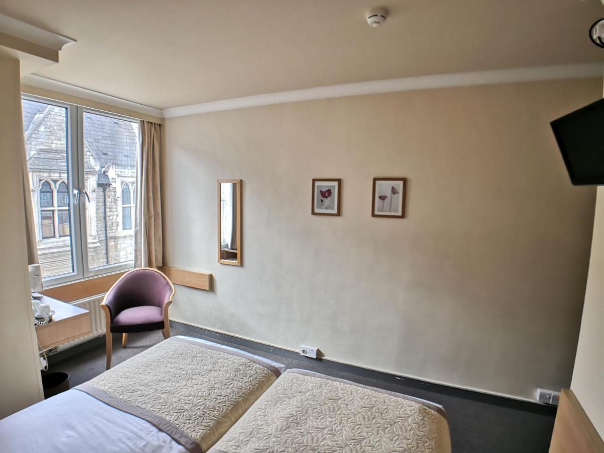 Lancaster Hall 3*