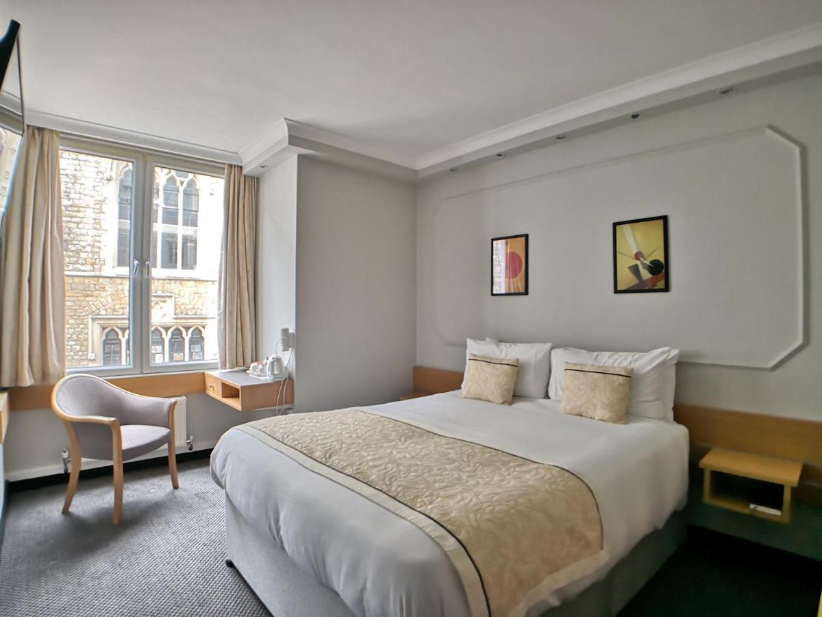 Lancaster Hall Hotel 3*