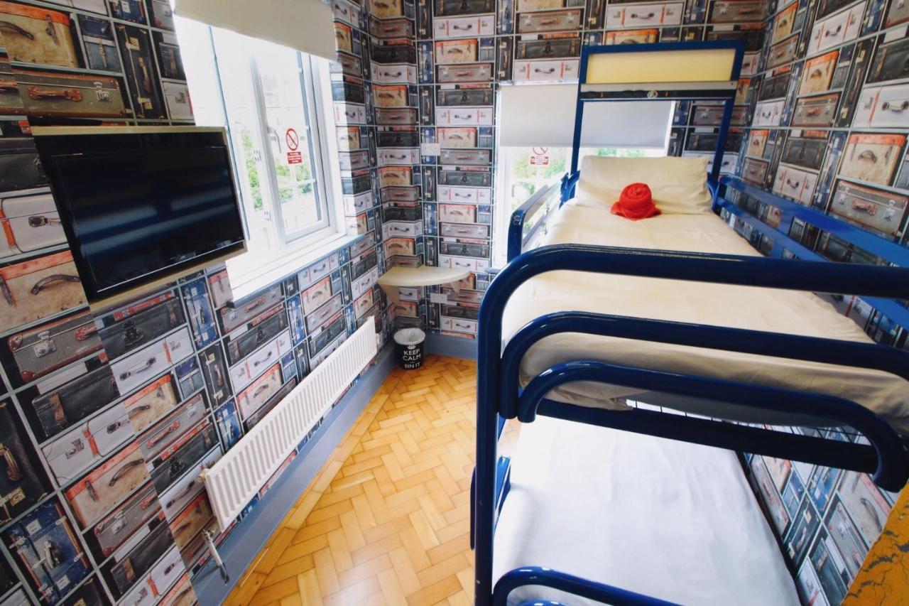 Backpackers Youth 18 - 35 Years Old Only Hostal *