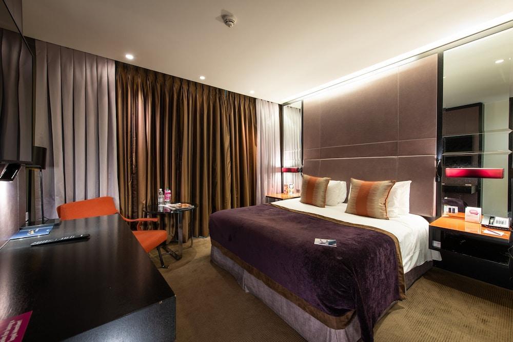 Crowne Plaza Battersea 4*