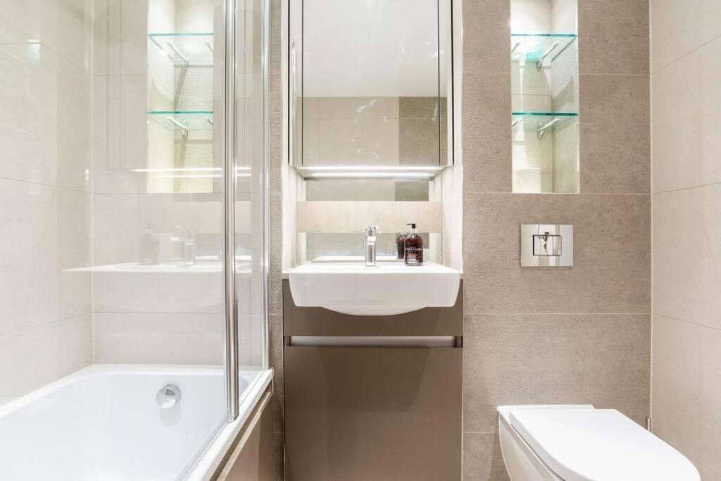 Luxury River Side Penthouse Leilighet
