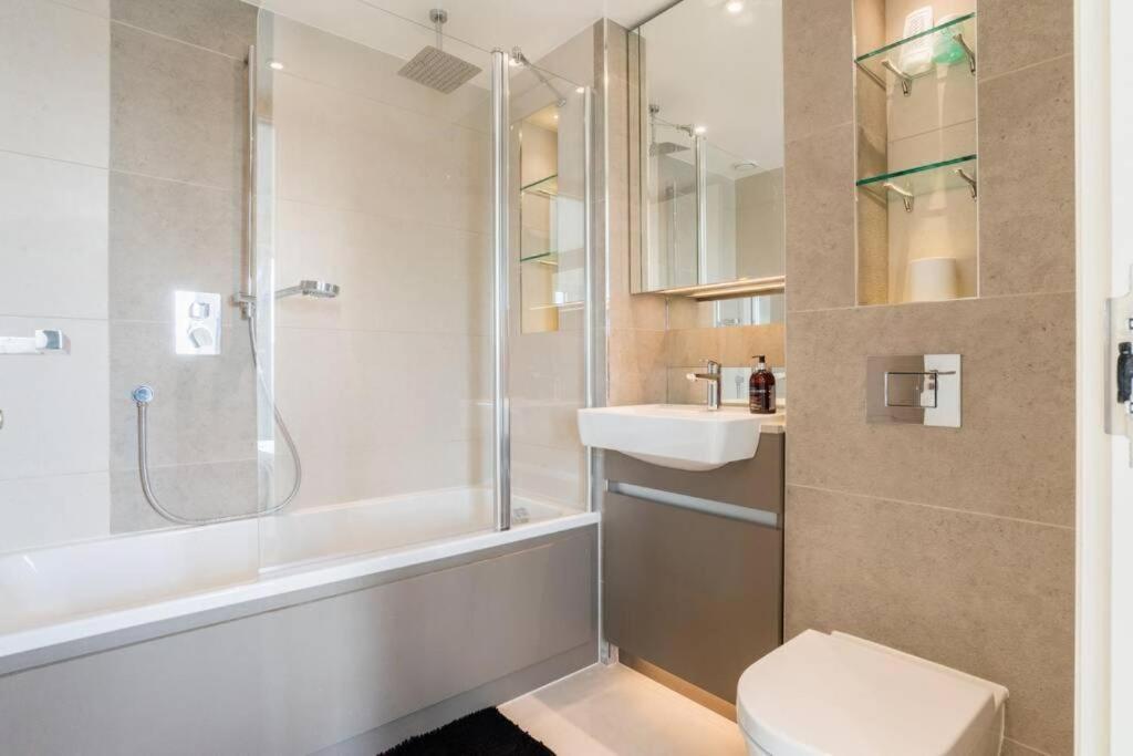 Luxury River Side Penthouse Leilighet