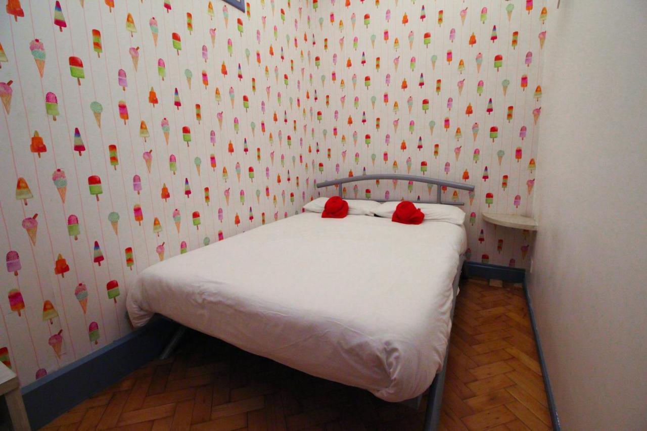 Backpackers Youth 18 - 35 Years Old Only Hostal *