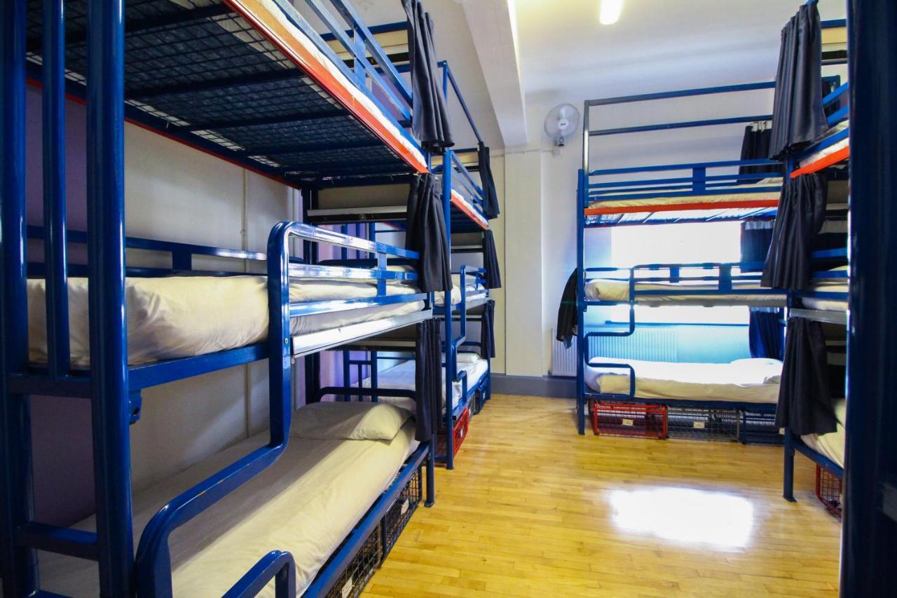Backpackers Youth 18 - 35 Years Old Only Hostal *