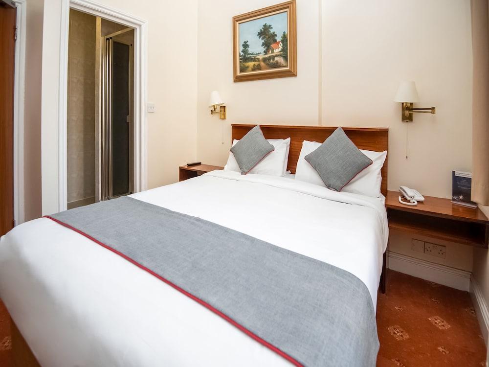 Hotel St George's