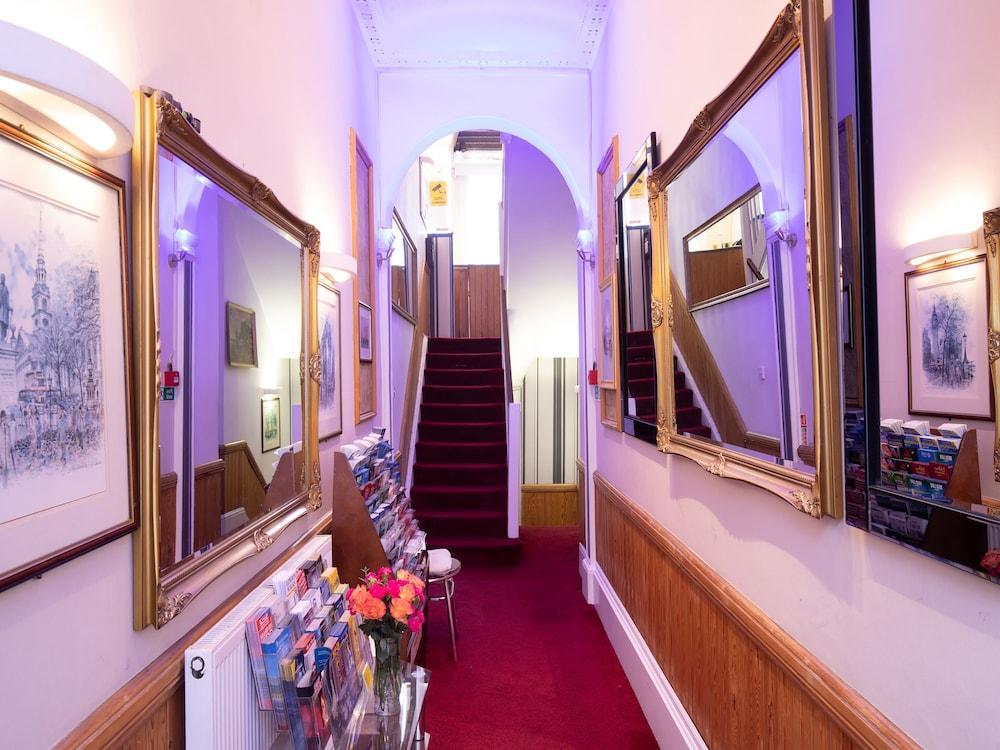 Boston Court 3*