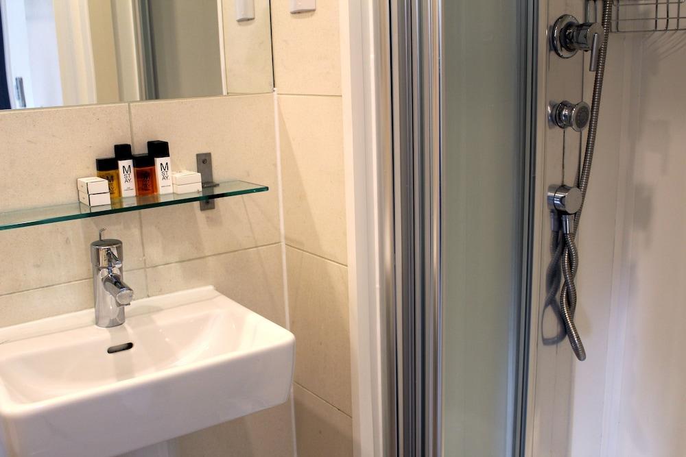 146 Apartahotel 4*