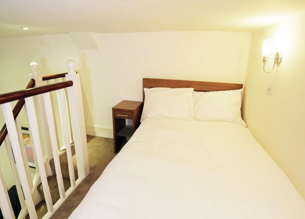 Oxbridge Aparthotel