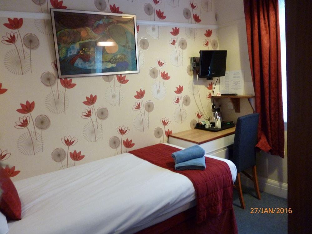 What are the best hotels near London Eye? London