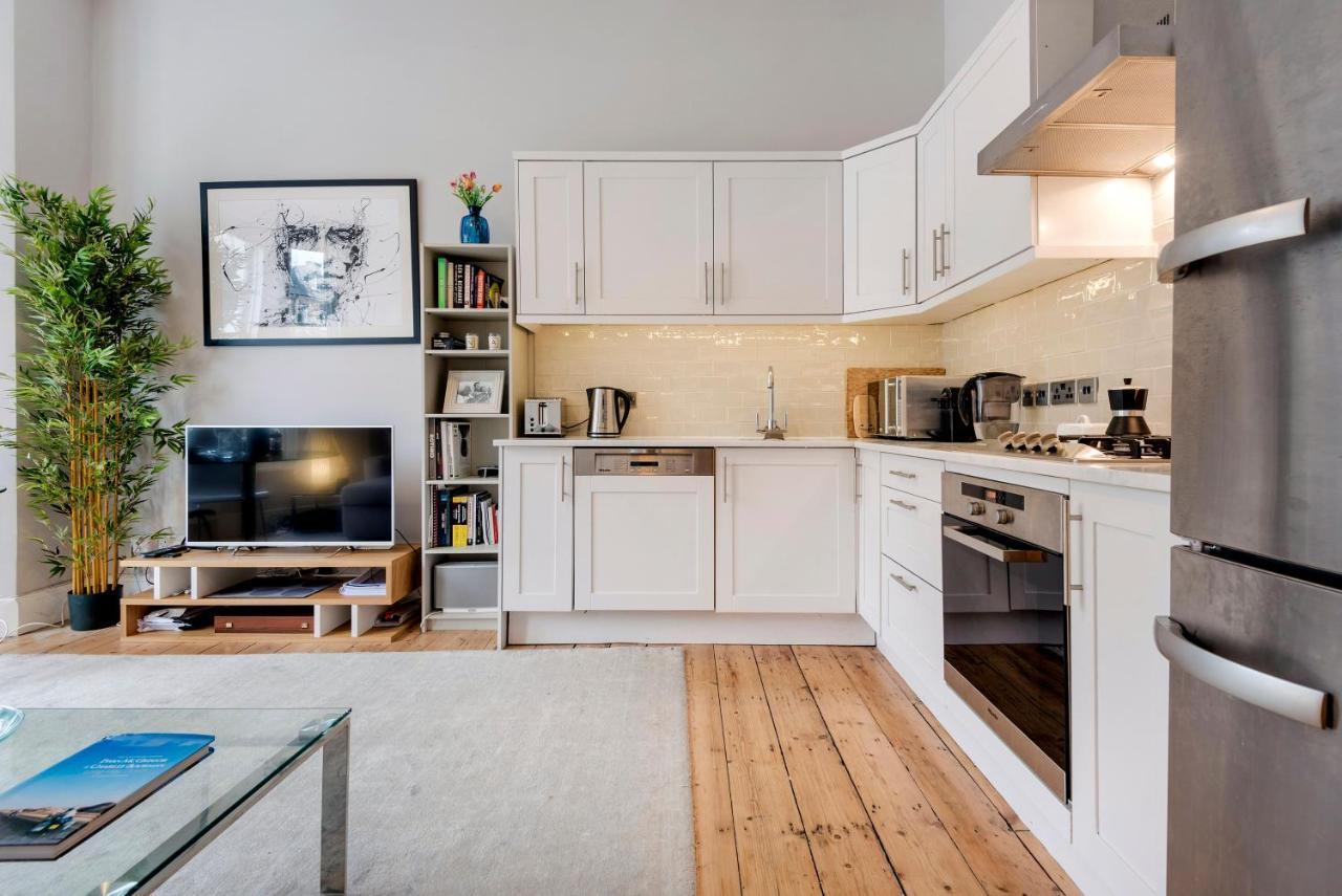 Contemporary Clapham Near Wandsworth Common By Underthedoormat Apartment