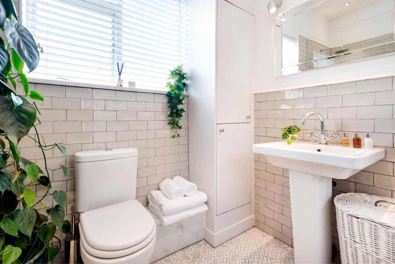 Apartment Contemporary Clapham Near Wandsworth Common By Underthedoormat London