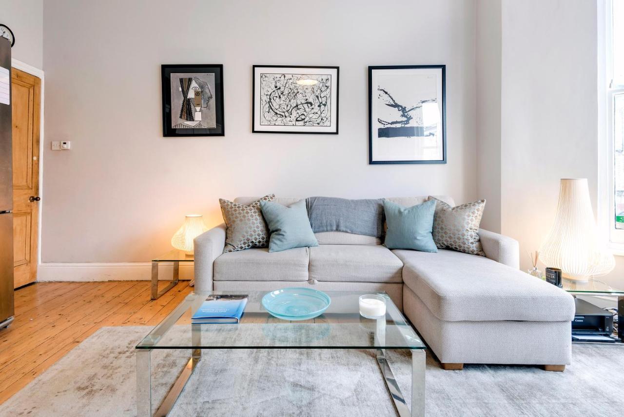 Contemporary Clapham Near Wandsworth Common By Underthedoormat * London