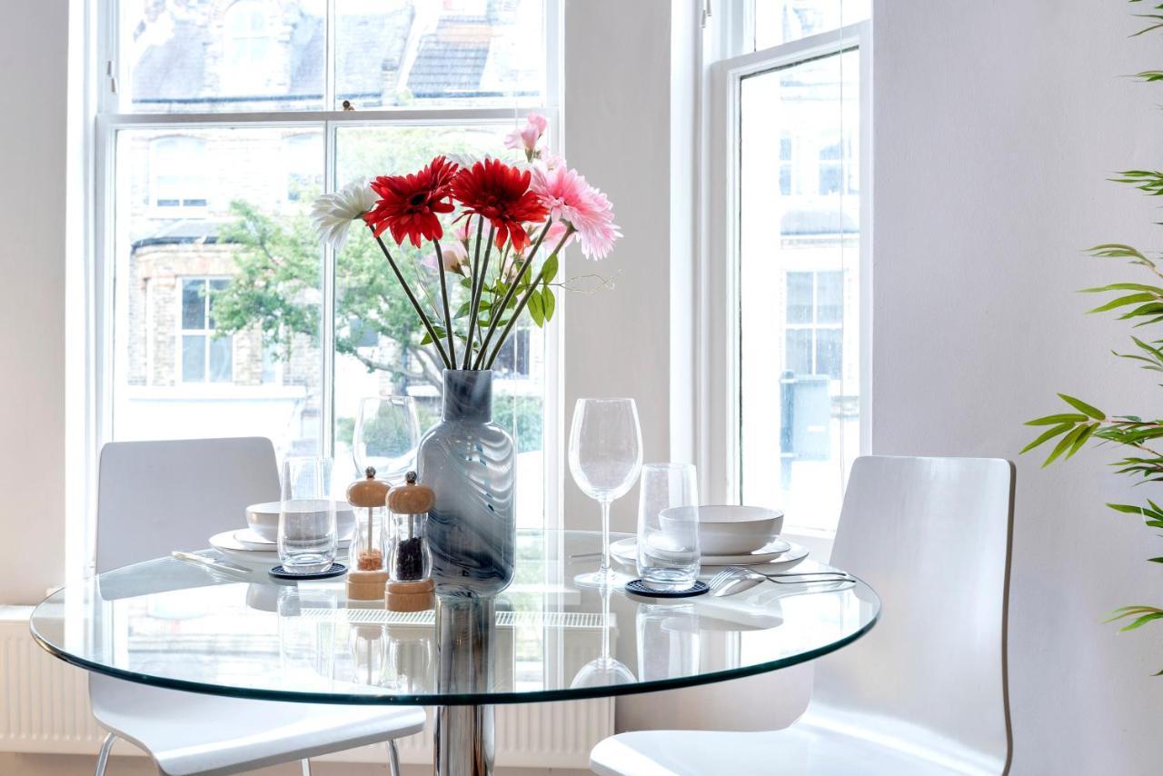 Apartment Contemporary Clapham Near Wandsworth Common By Underthedoormat *