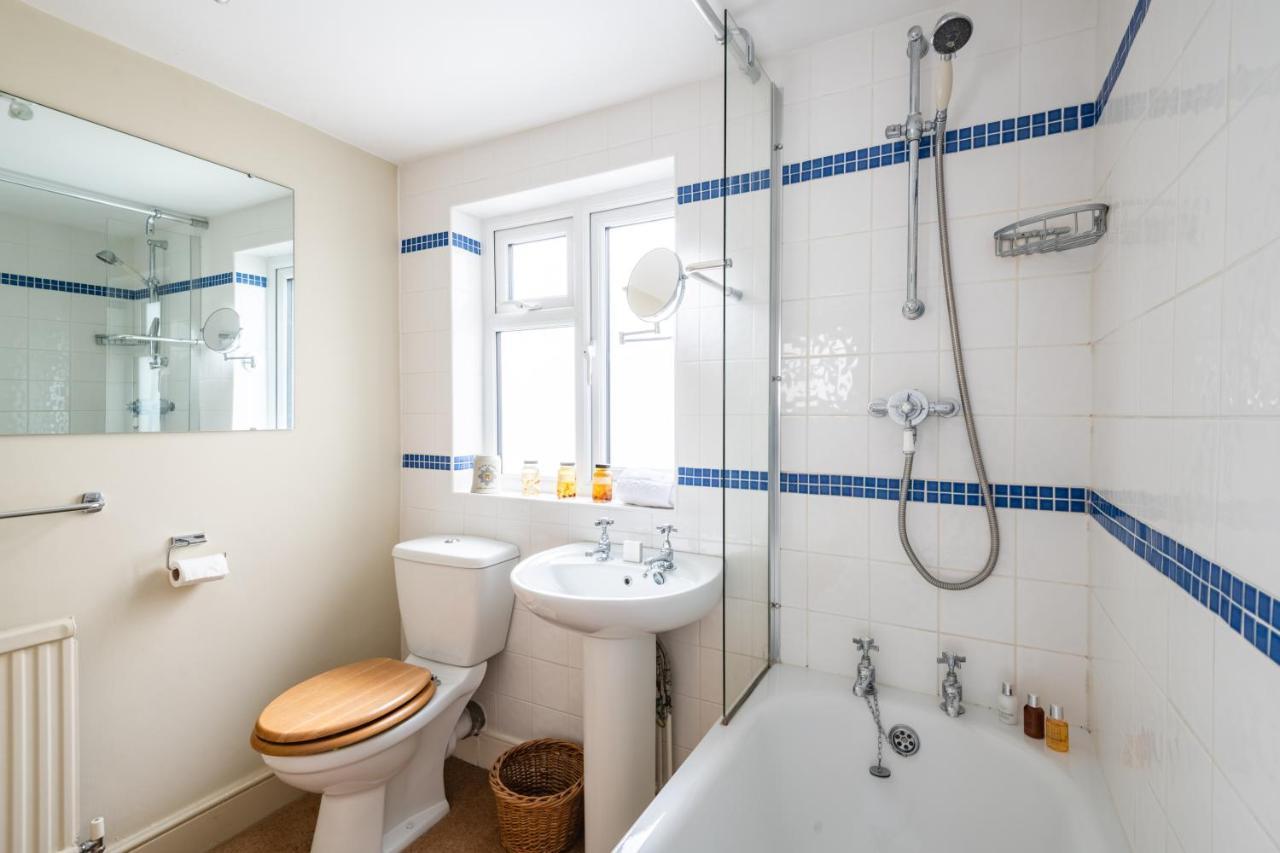 Traditional Fulham Close To The River Thames By Underthedoormat Appartement Londen