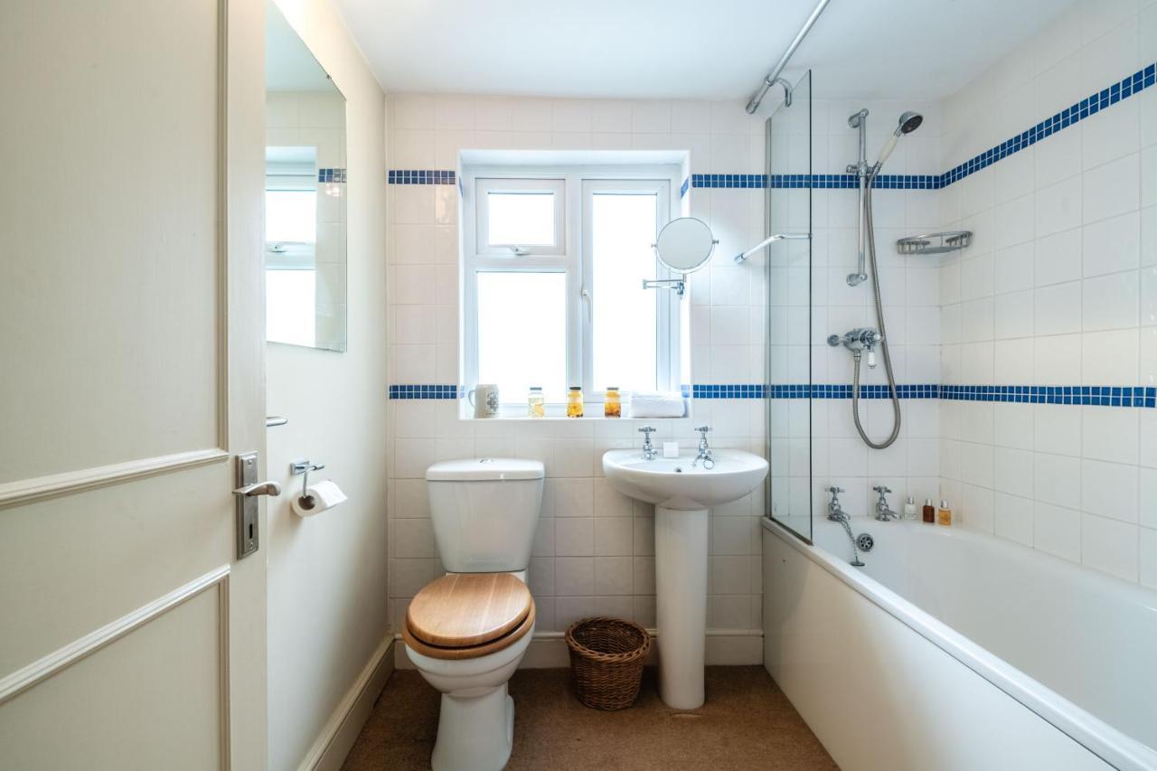Traditional Fulham Close To The River Thames By Underthedoormat Appartement Londen