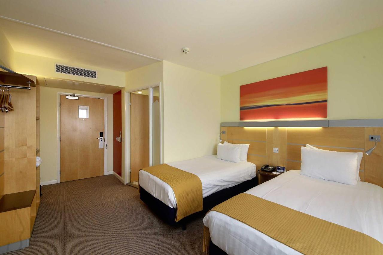 Express - Newbury Park, An Ihg London