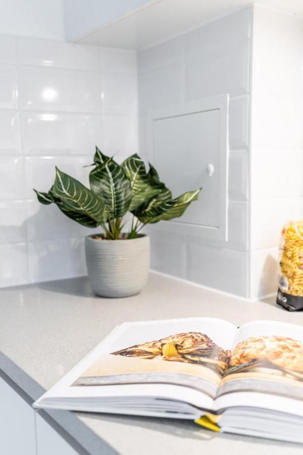 Contemporary Apartments, Wembley - Sk London