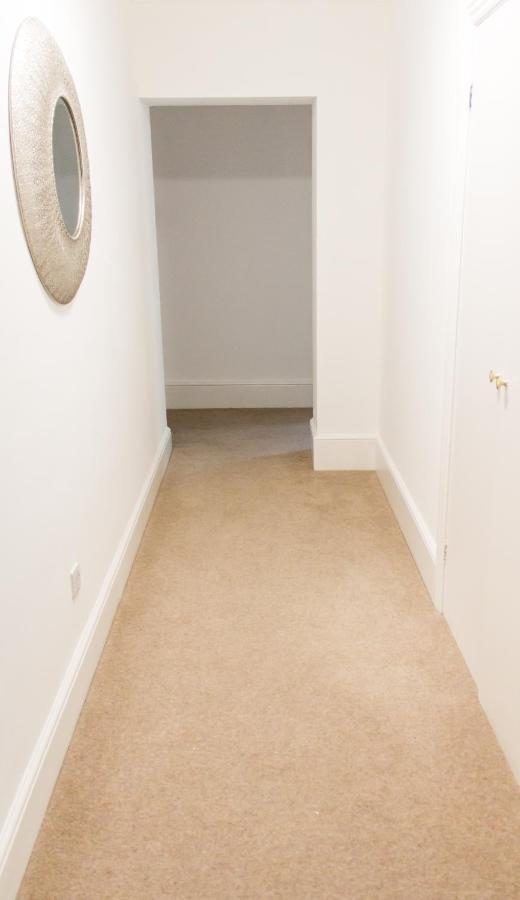 Premium Over Looking Canary Wharf Towers * London