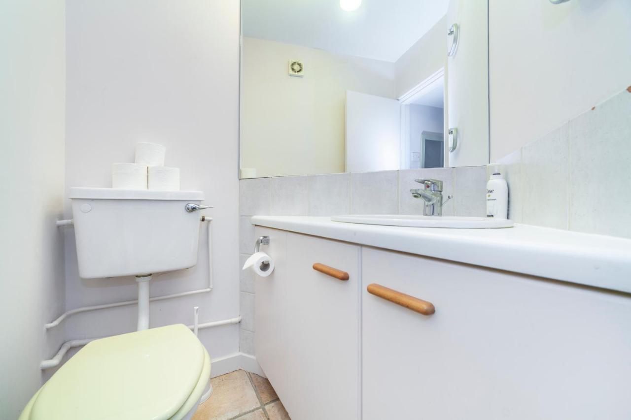 Kynance Mews Rustic And Unique Three Bedroom Mews House With A Private Courtyard * London
