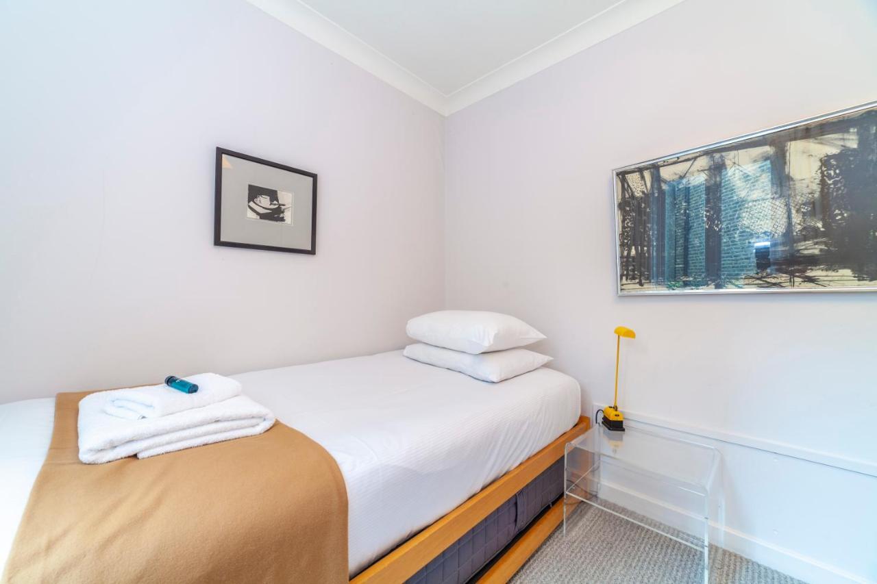 Holiday home Kynance Mews Rustic And Unique Three Bedroom Mews House With A Private Courtyard London