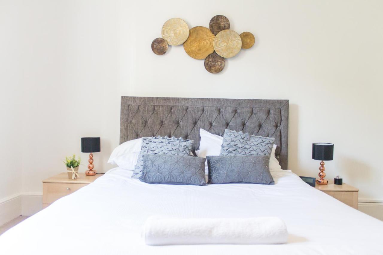 Premium Over Looking Canary Wharf Towers Apartment *