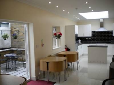 Oyo Lifestyle Golden Guest house