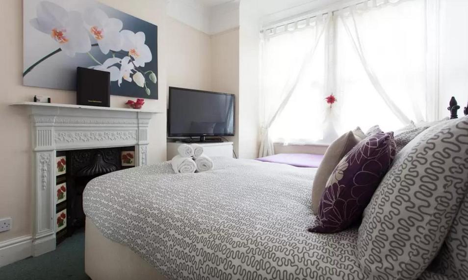 Home2home-rooms Bed & Breakfast 3*