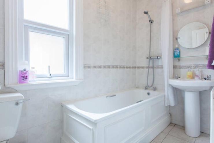 Home2home-rooms Bed & Breakfast London