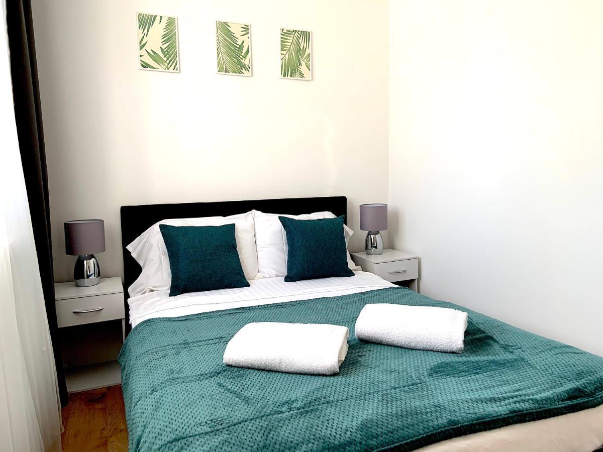 Two Bedroom Serviced Apartment, Leilighet *