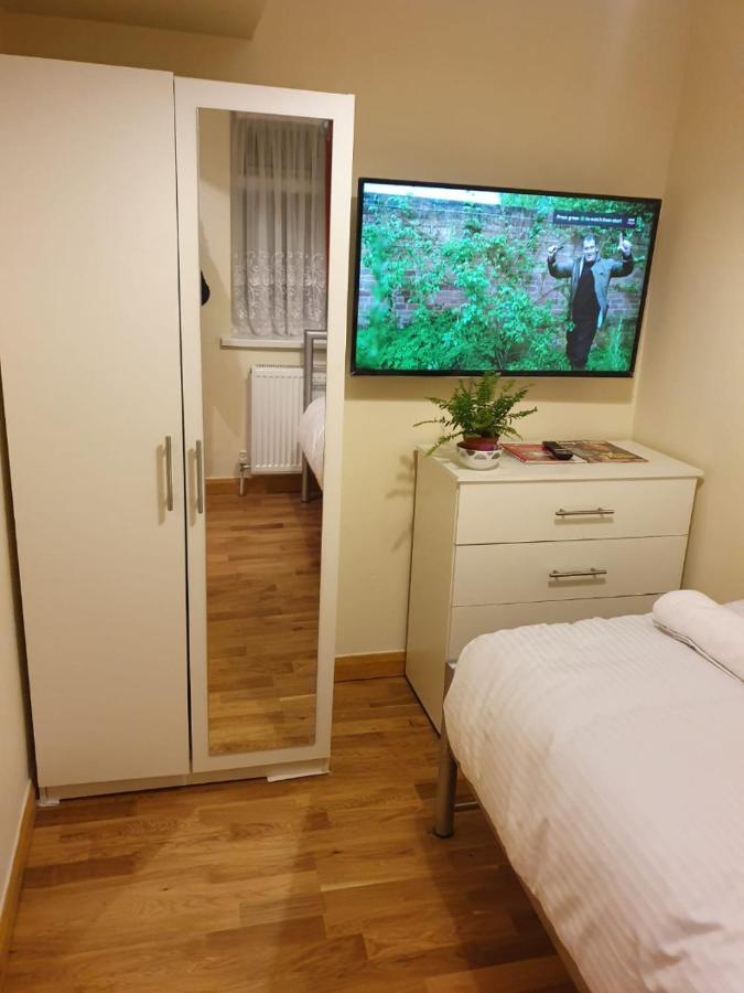 Single G1 * London