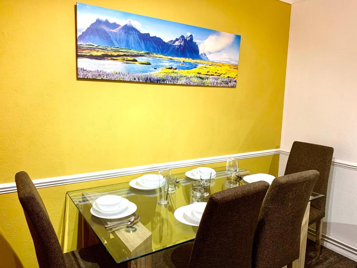Apartment Spacious Excel 2 Bedrooms, Separate Reception, Kitchen, Full London