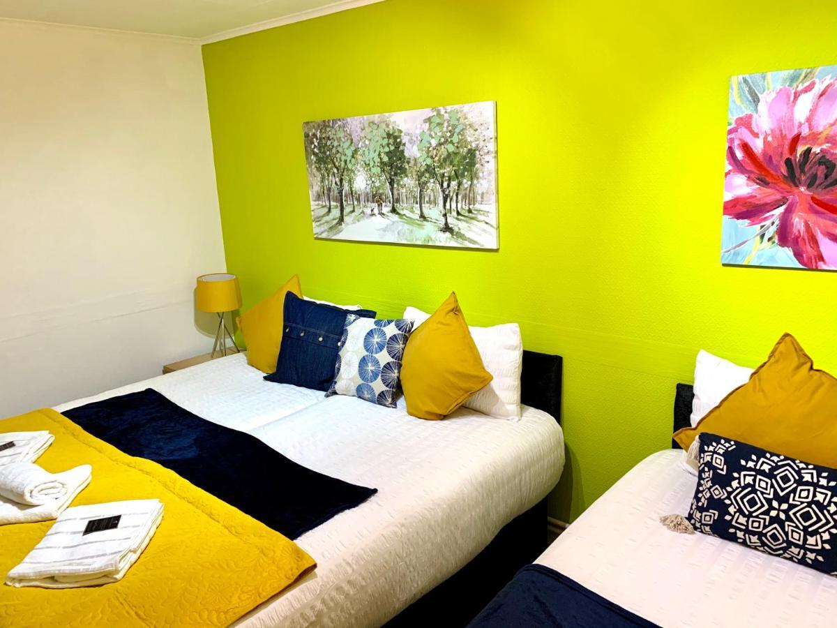 Excel 2 Bedrooms, Reception, Spacious Londres