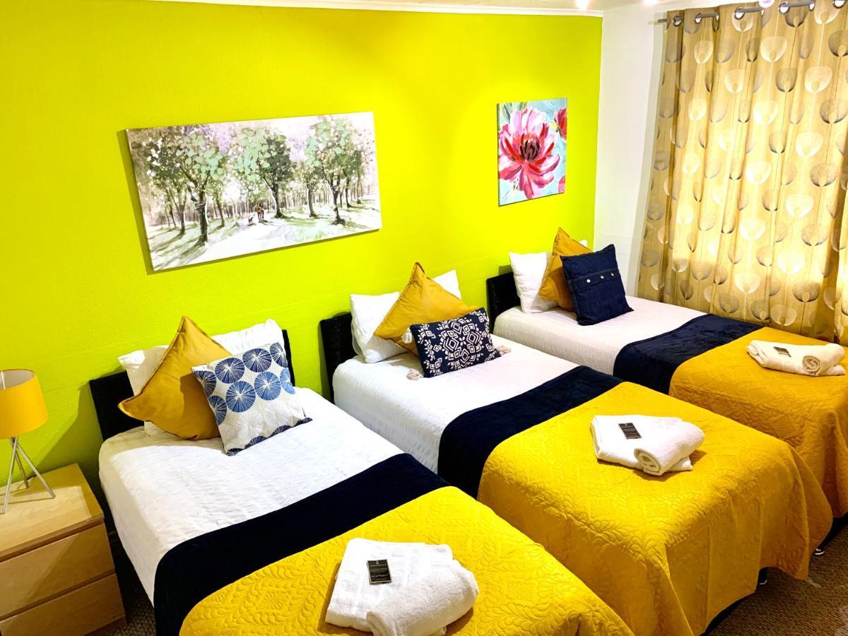 Excel 2 Bedrooms, Reception, Spacious * Londres