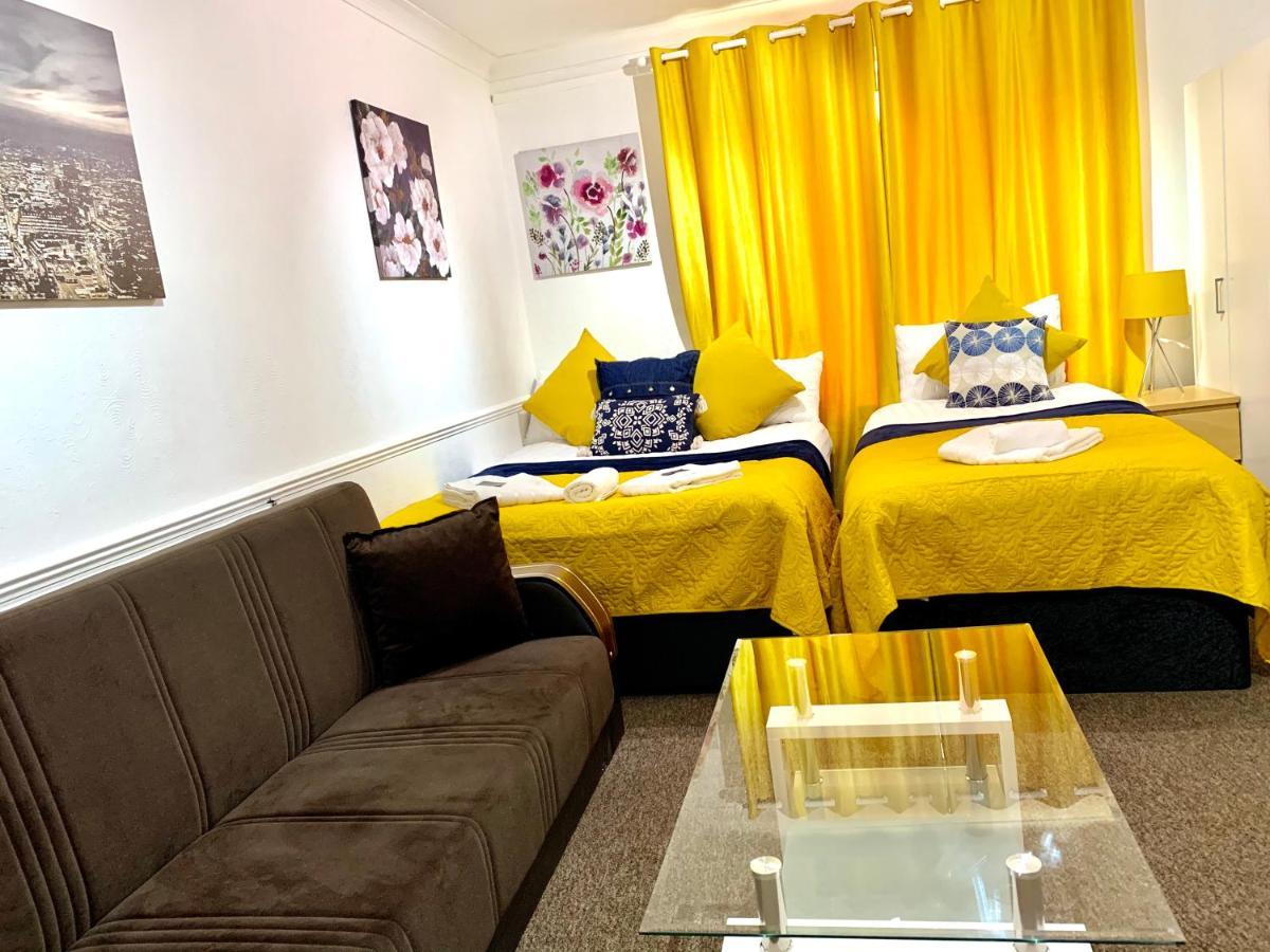 Excel 2 Bedrooms, Reception, Spacious * Londres