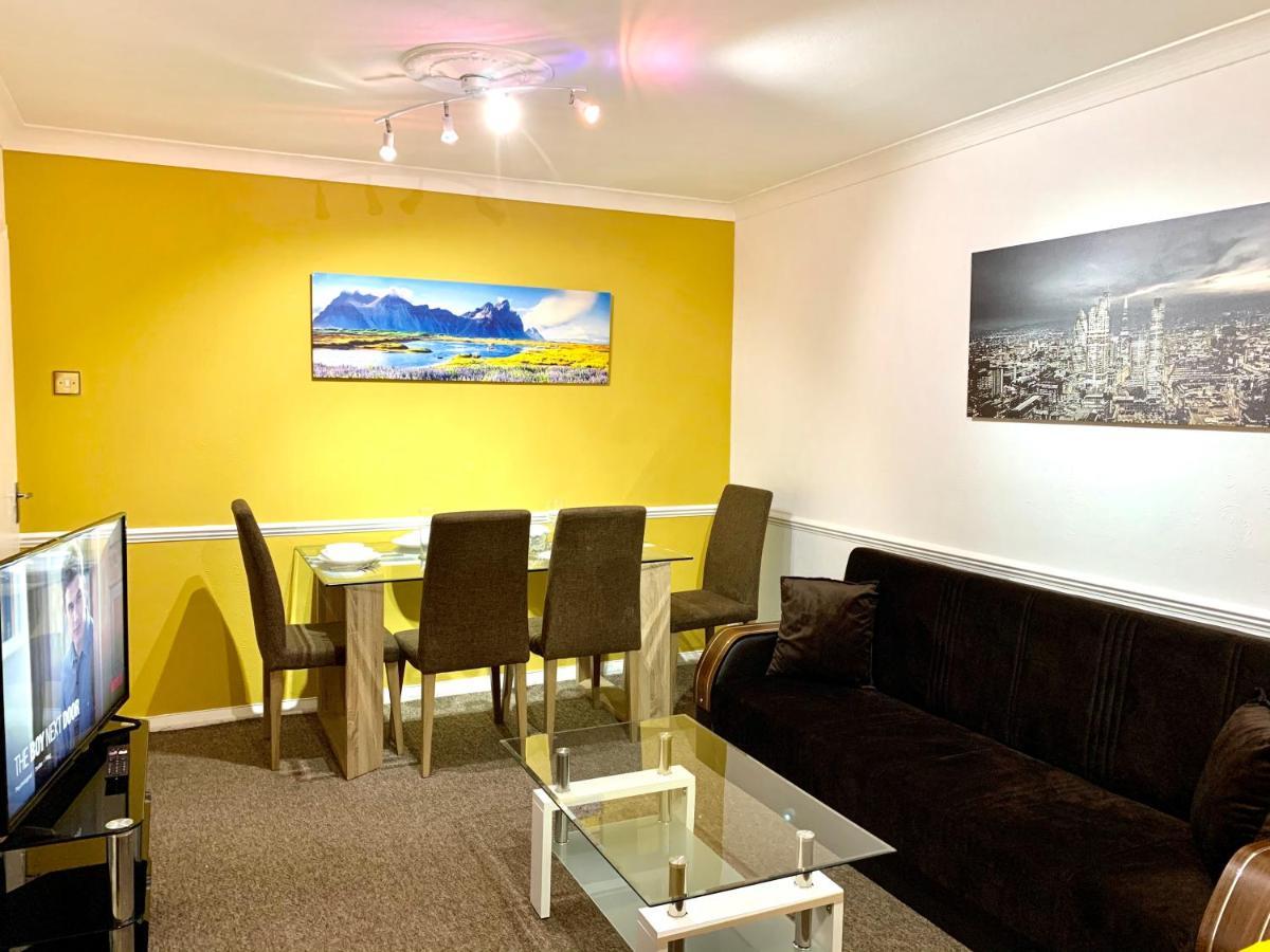 Excel 2 Bedrooms, Reception, Spacious Londres