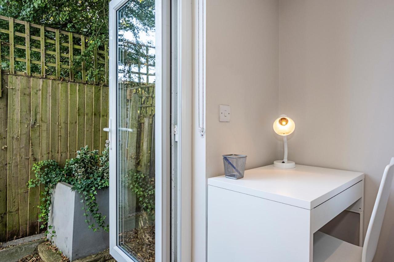 South Woodford 2 Bed En-suite House Apartment London