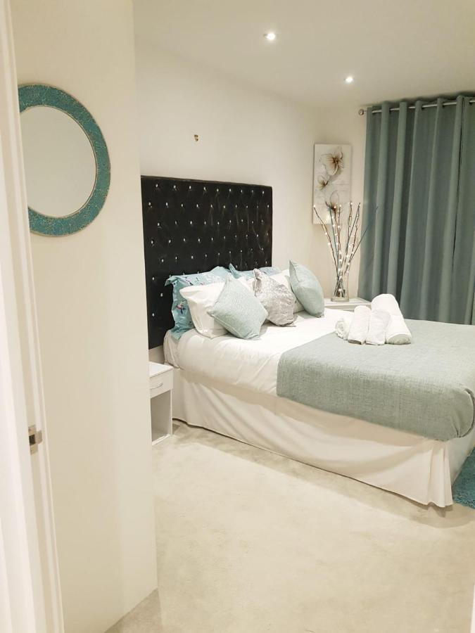 Chiswick Park Apartments, Chiswick, West Apartment London